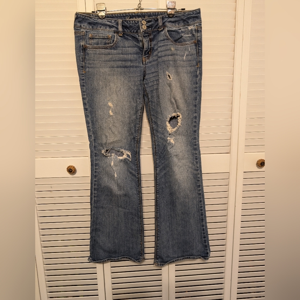 American Eagle AE women's Artist distressed flare jeans 12reg